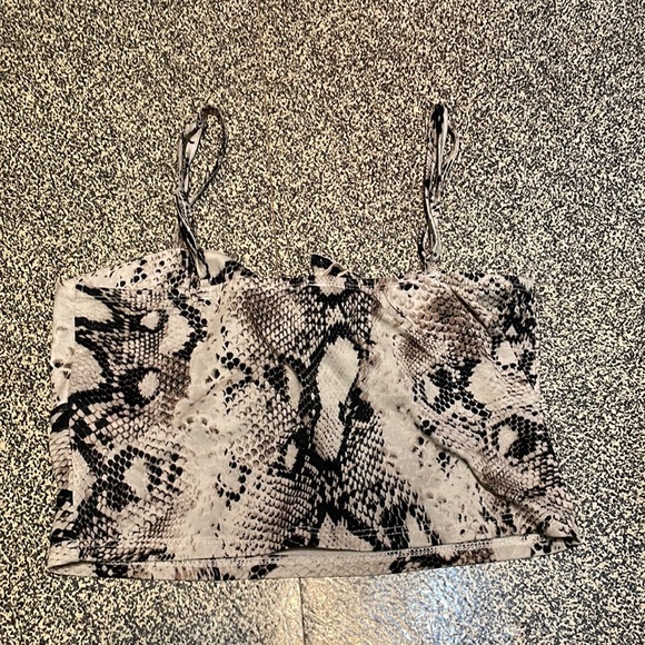 Snakeskin pattern cami crop top - Picture 2 of 2